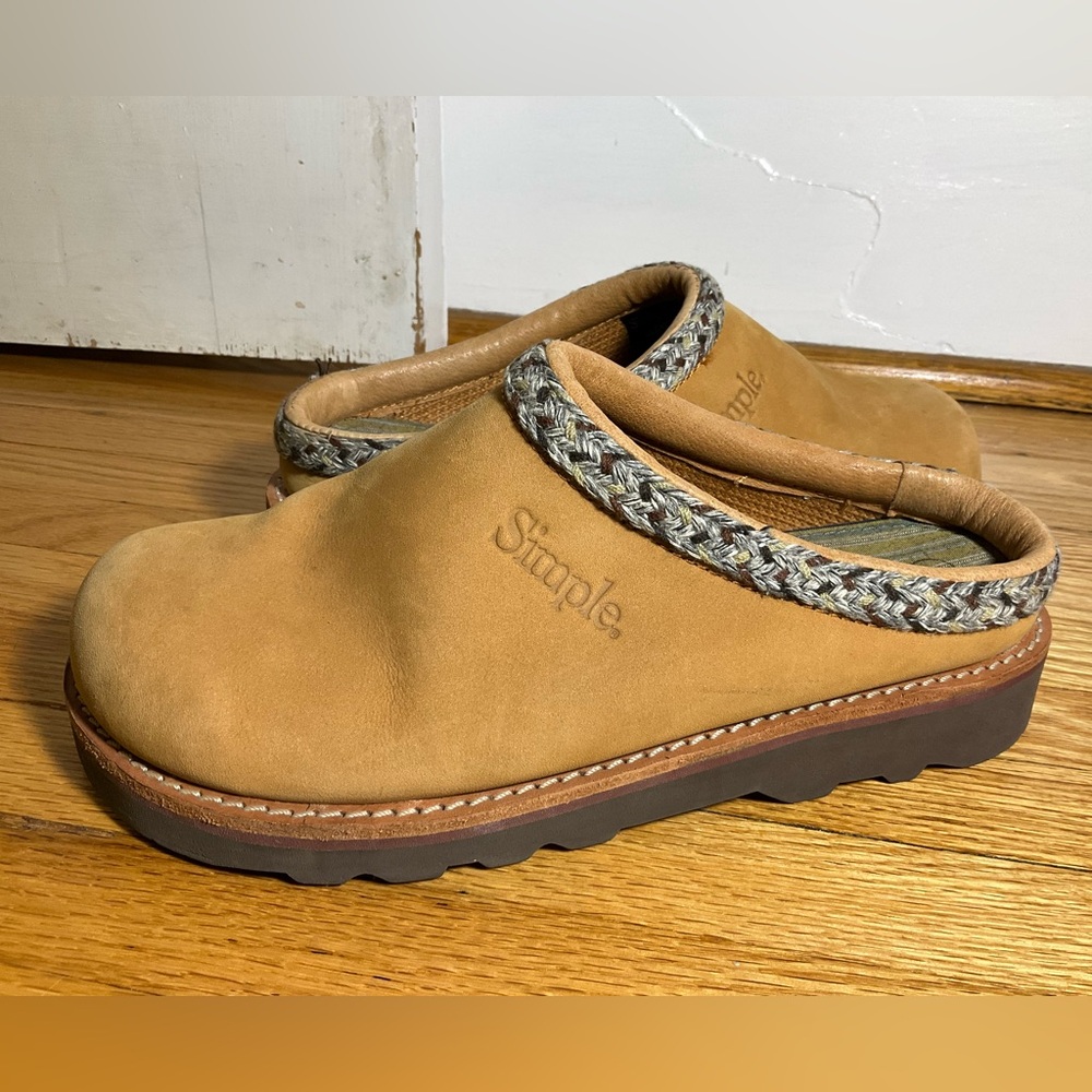 Like new tan leather Simple clogs